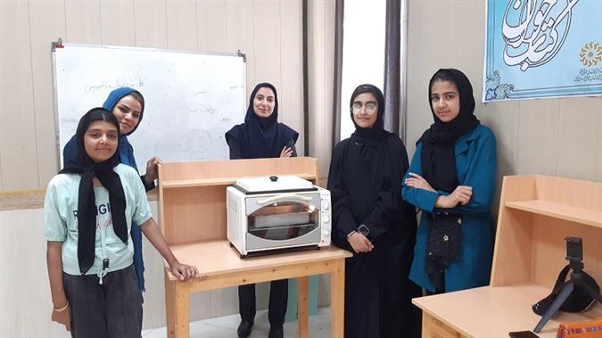 کارگاه آموزش کیک و شیرینی کتابخانه عمومی پروفسور معتمد نژاد تیر ماه 1403